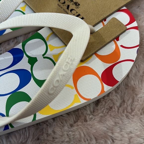Coach Flip Flop In Rainbow Signature - Picture 3 of 9